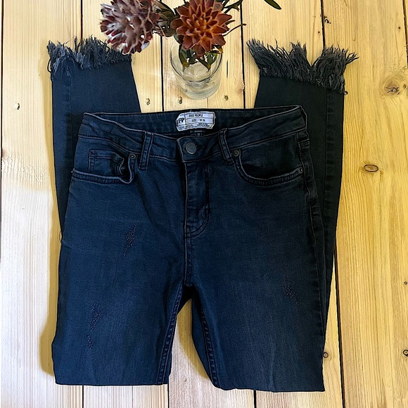 Free People Denim - Free People Great Heights Frayed Skinny Jean Size 26 Black Distressed Denim